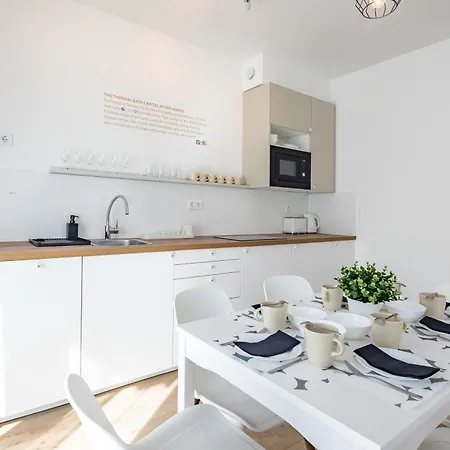 - Balcony - Modern - Brand New *