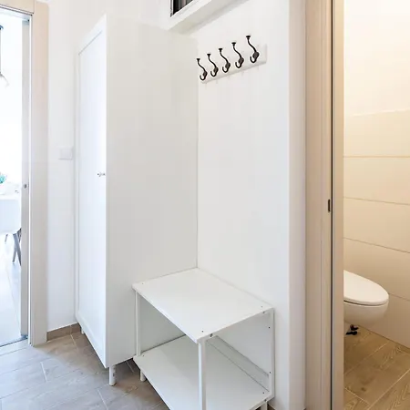 Apartman - Balcony - Modern - Brand New *
